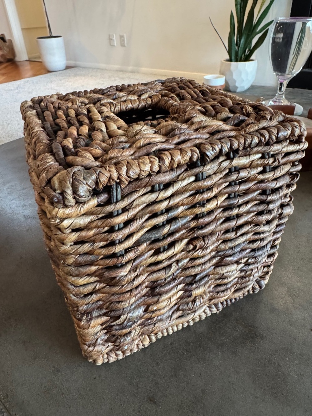 Sea Grass Wicker Tissue holder